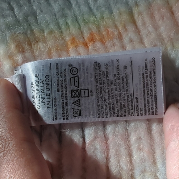 GAP scarf with pastel colors - Picture 6 of 6